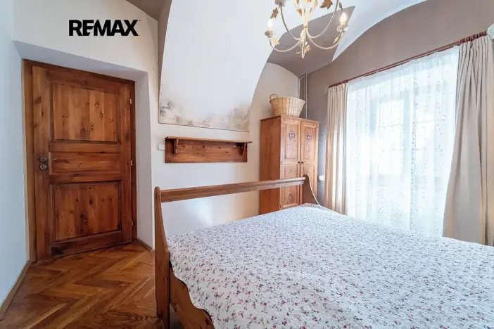 Pronájem bytu 3+1, Praha - Malá Strana, Valdštejnské náměstí, 91 m2