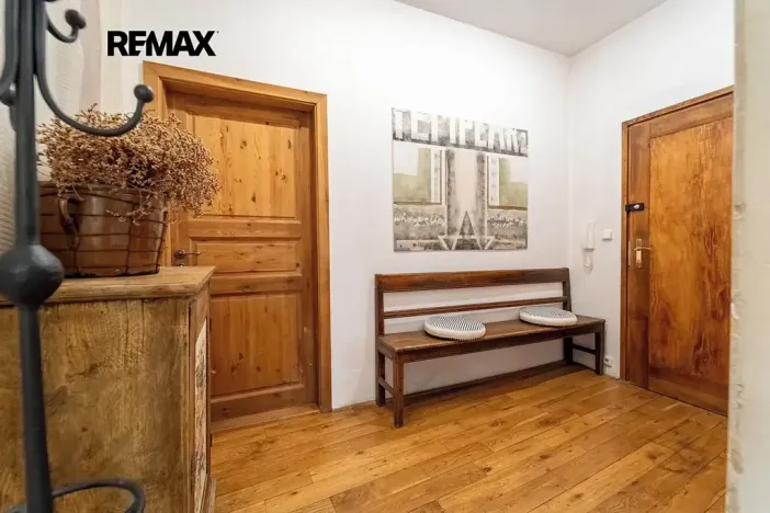 Pronájem bytu 3+1, Praha - Malá Strana, Valdštejnské náměstí, 91 m2