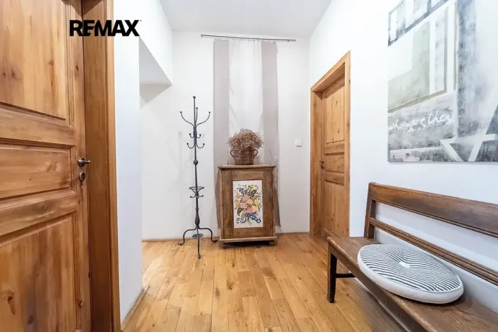Pronájem bytu 3+1, Praha - Malá Strana, Valdštejnské náměstí, 91 m2