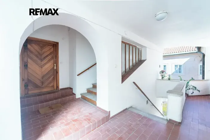 Pronájem bytu 3+1, Praha - Malá Strana, Valdštejnské náměstí, 91 m2