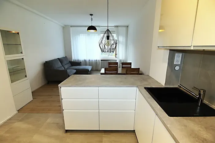 Pronájem bytu 2+kk, Praha - Karlín, Pobřežní, 58 m2