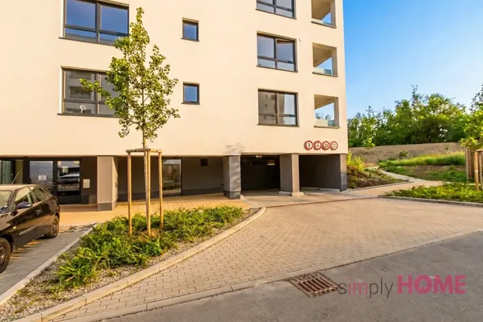 Pronájem garážového stání, Praha - Vysočany, Pod Harfou, 13 m2