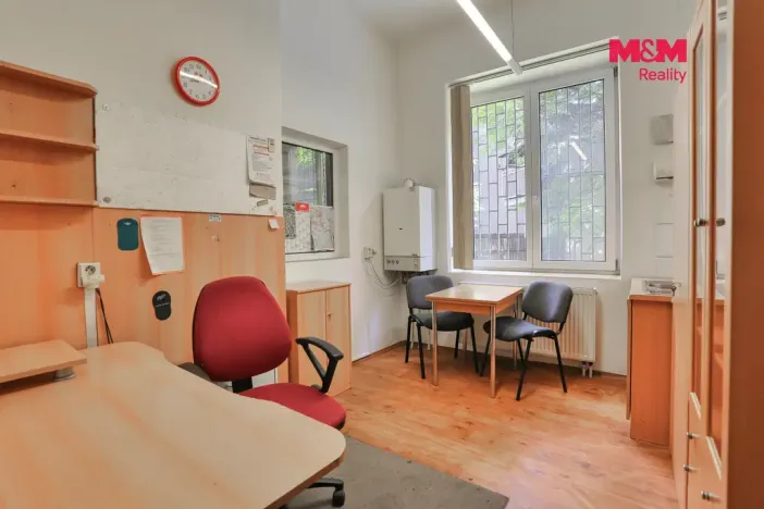 Pronájem obchodního prostoru, Český Těšín, náměstí ČSA, 110 m2