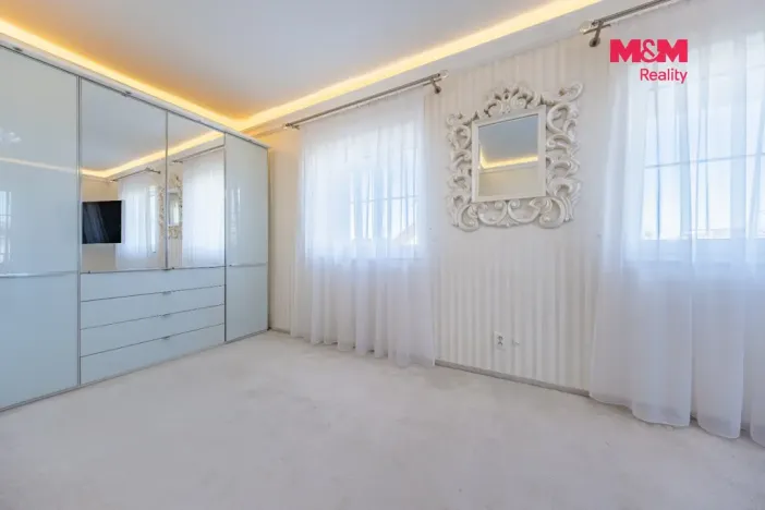 Prodej kanceláře, Šestajovice, U Váhy, 356 m2