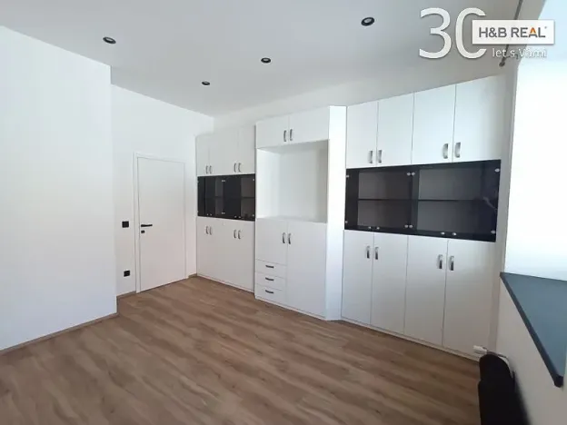 Pronájem kanceláře, Zlín, Rašínova, 58 m2
