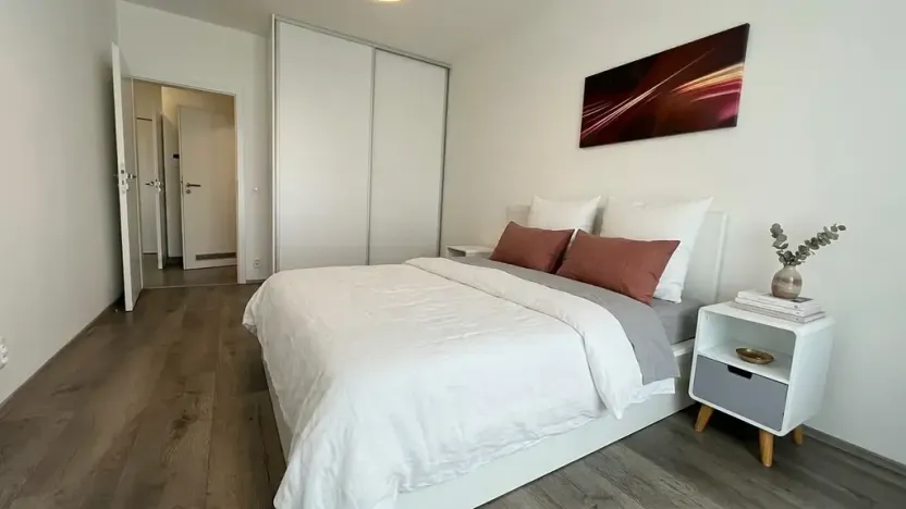 Pronájem bytu 2+kk, Praha - Karlín, Nekvasilova, 67 m2