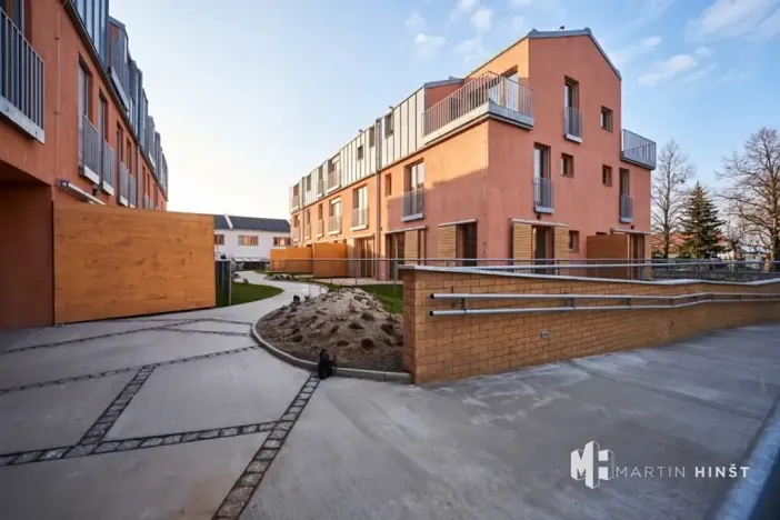 Pronájem bytu 1+kk, Praha - Dolní Měcholupy, Na návsi, 37 m2