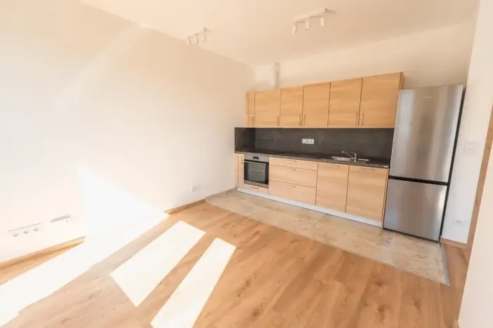 Pronájem bytu 1+kk, Praha - Hlubočepy, Fabiánové, 29 m2
