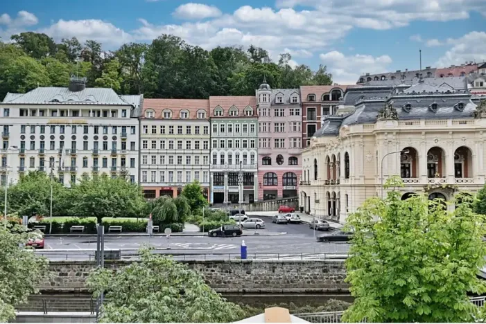 Pronájem obchodního prostoru, Karlovy Vary, Divadelní náměstí, 30 m2