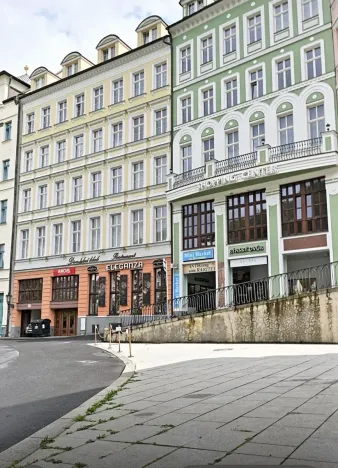 Pronájem obchodního prostoru, Karlovy Vary, Divadelní náměstí, 30 m2