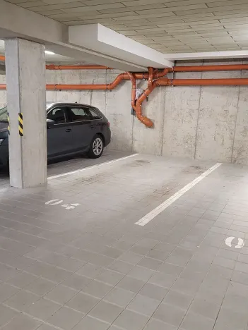 Pronájem garážového stání, Hradec Králové, Odlehlá, 14 m2