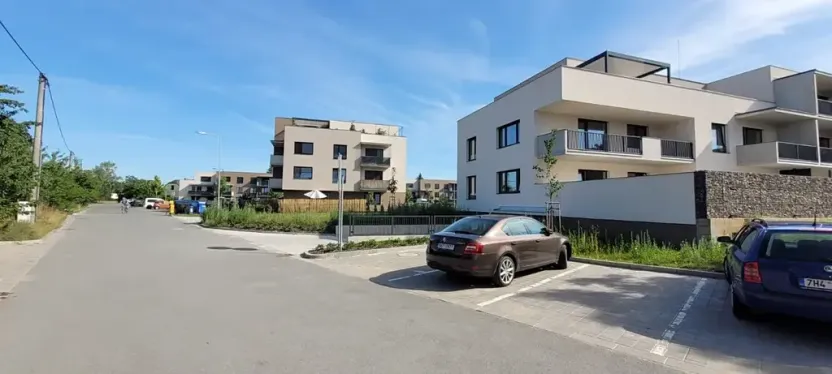 Pronájem garážového stání, Hradec Králové, Odlehlá, 14 m2