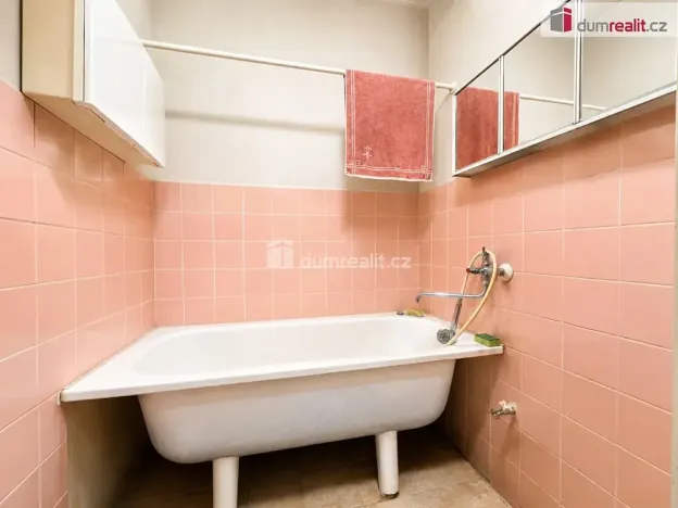 Prodej bytu 2+1, Karlovy Vary, Sládkova, 55 m2