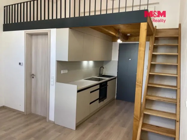 Pronájem bytu 1+kk, Hradec Králové - Kukleny, Pražská třída, 30 m2