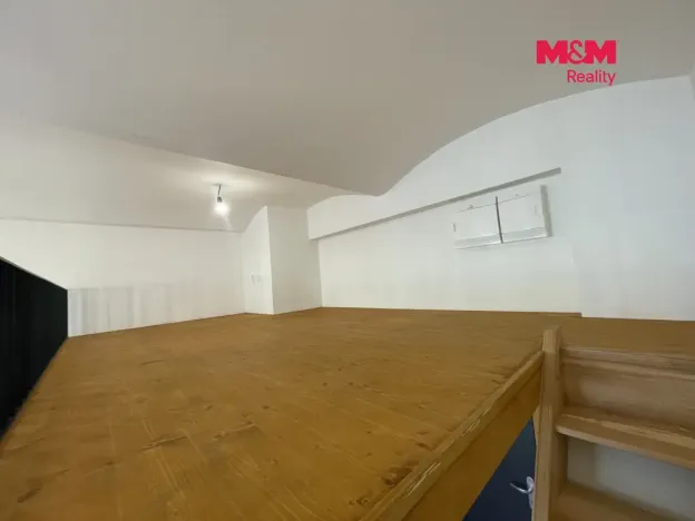 Pronájem bytu 1+kk, Hradec Králové - Kukleny, Pražská třída, 30 m2