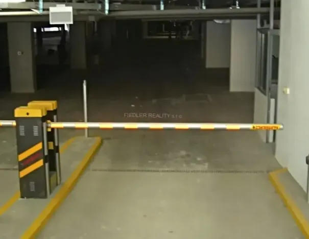 Pronájem garážového stání, Brno, Purkyňova, 12 m2