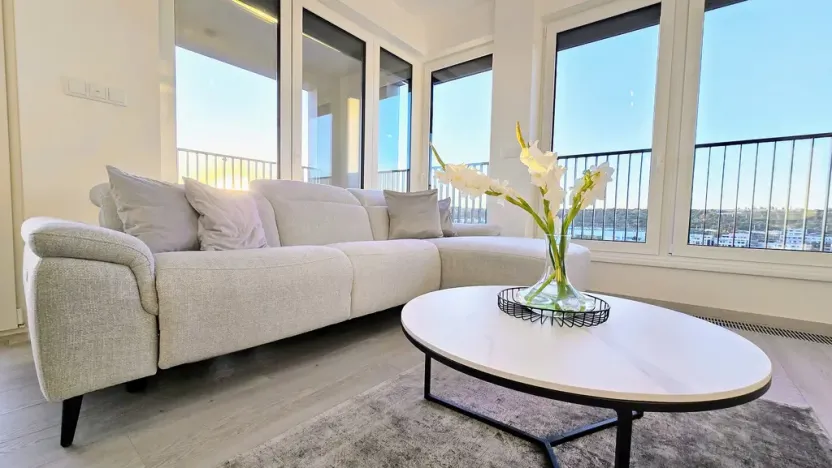 Pronájem bytu 2+kk, Praha - Hloubětín, Poděbradská, 67 m2