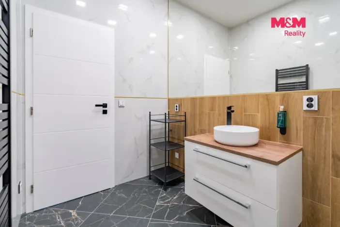 Prodej bytu 2+kk, Horní Planá, Náměstí, 50 m2