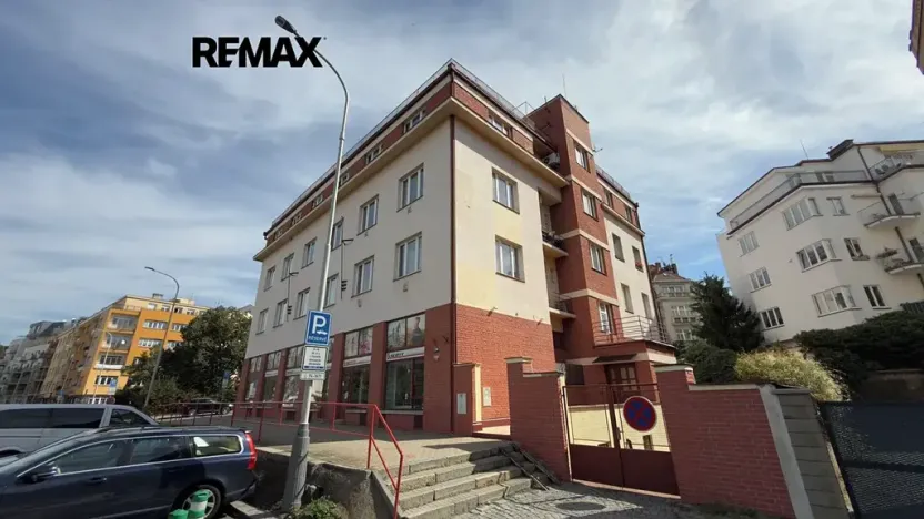 Pronájem bytu 3+1, Praha - Podolí, Podolská, 69 m2