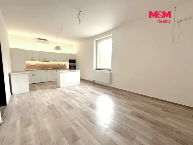 Pronájem bytu 1+kk, Ploskovice, 50 m2