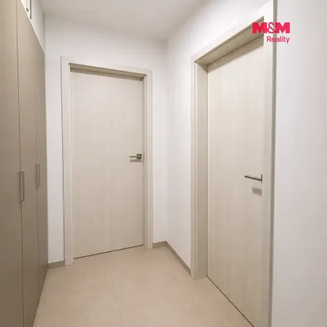 Pronájem bytu 1+kk, Pardubice, Bohdanečská, 32 m2