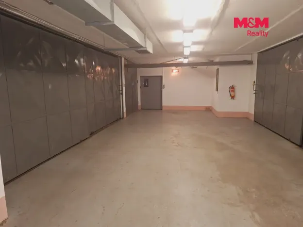 Pronájem garáže, Pardubice - Zelené Předměstí, třída Míru, 19 m2