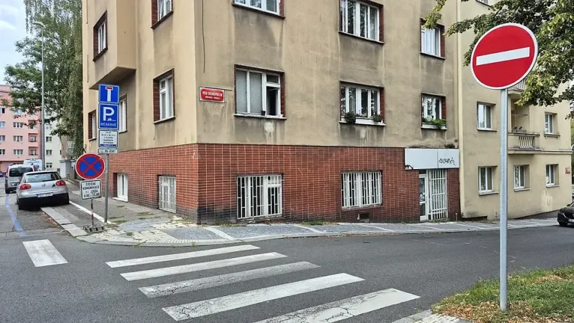 Pronájem skladu, Praha - Břevnov, Nad Kajetánkou, 70 m2
