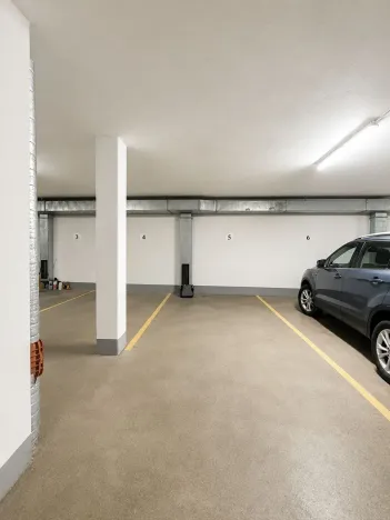 Pronájem garážového stání, Brno, Kristenova, 15 m2
