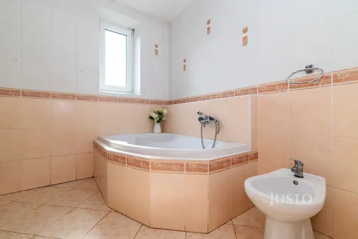 Prodej rodinného domu, Zvole, 520 m2