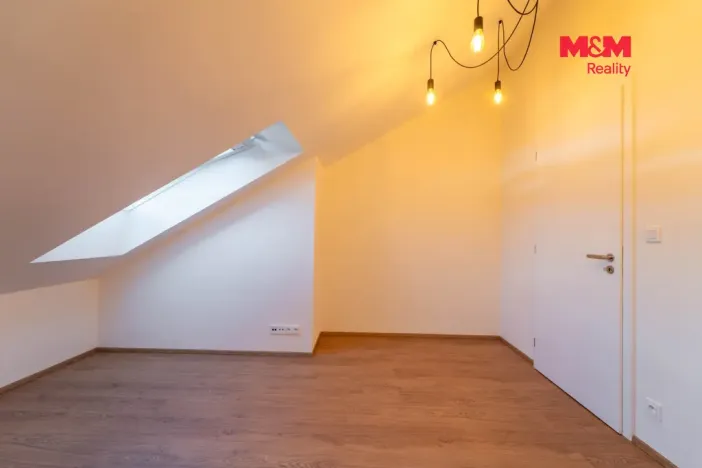 Prodej rodinného domu, Ořech, Karlštejnská, 112 m2