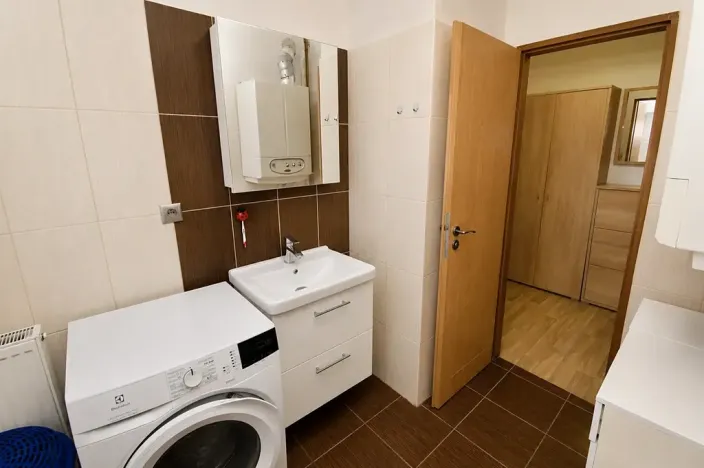 Prodej bytu 2+1, Chvaletice, Dukelská, 48 m2