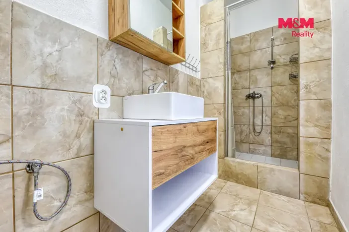 Prodej obchodního prostoru, Černošín, 1100 m2
