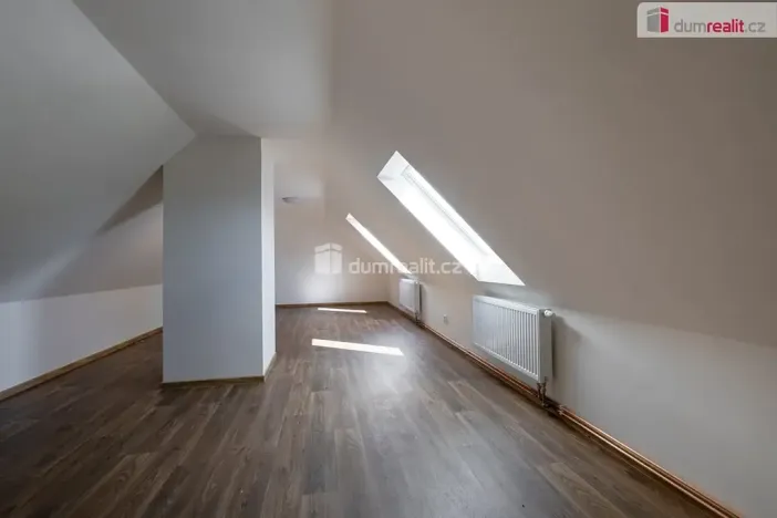 Pronájem výrobních prostor, Doksy, Václ. Plecitého, 4300 m2