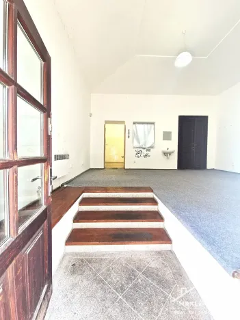 Pronájem obchodního prostoru, Kostelec nad Černými lesy, náměstí Smiřických, 75 m2