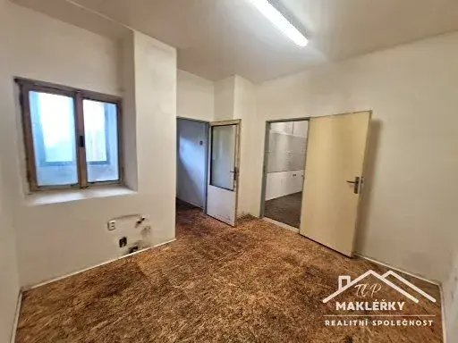 Pronájem obchodního prostoru, Kostelec nad Černými lesy, náměstí Smiřických, 75 m2