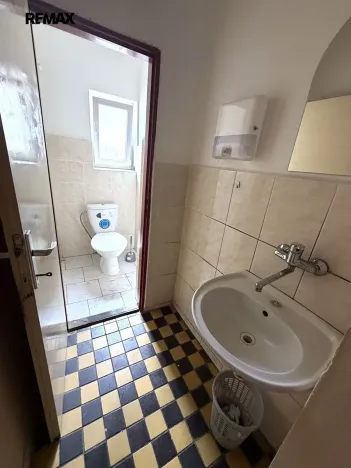Pronájem skladu, Kladno, Doberská, 327 m2