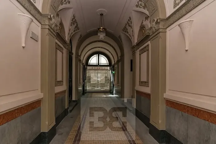 Pronájem garážového stání, Praha - Smíchov, Janáčkovo nábřeží, 15 m2