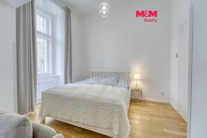 Prodej bytu 1+kk, Praha - Vinohrady, Římská, 35 m2