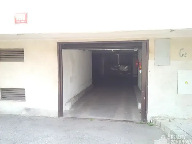 Pronájem garážového stání, Praha - Podolí, Kubištova, 17 m2