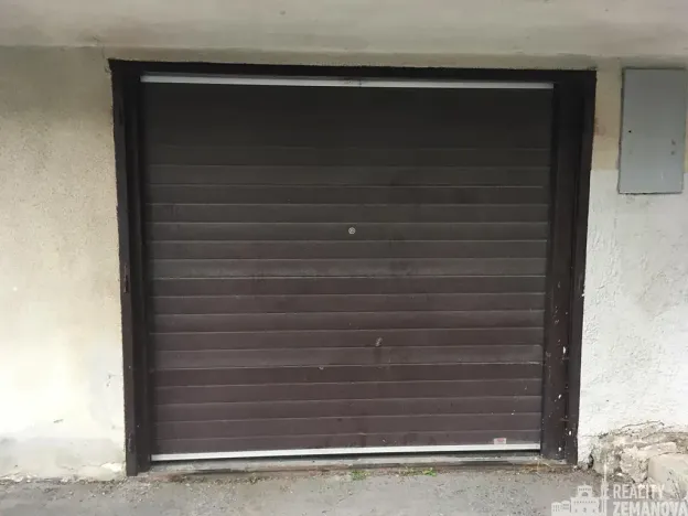 Pronájem garážového stání, Praha - Podolí, Kubištova, 17 m2
