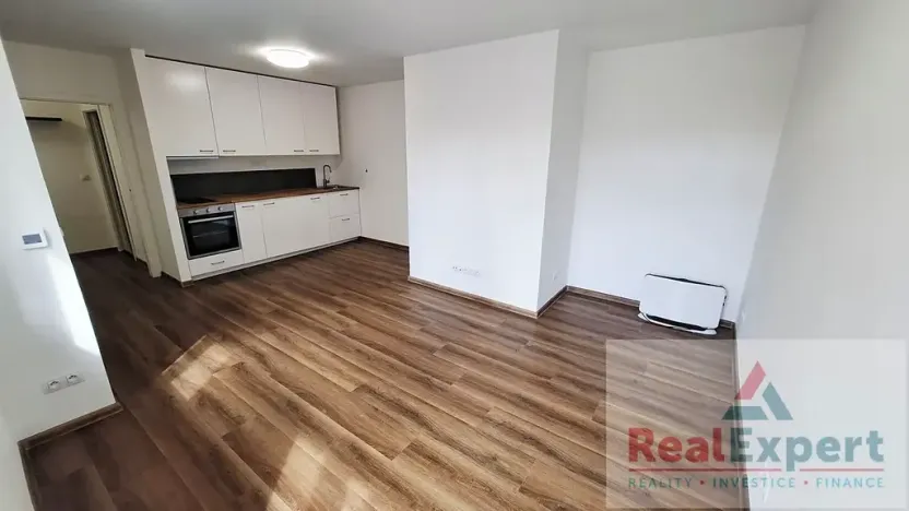 Pronájem bytu 1+kk, Praha - Vinohrady, Máchova, 34 m2