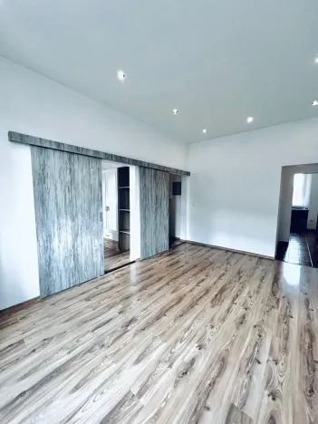 Prodej bytu 2+1, Karlovy Vary, Jaltská, 51 m2
