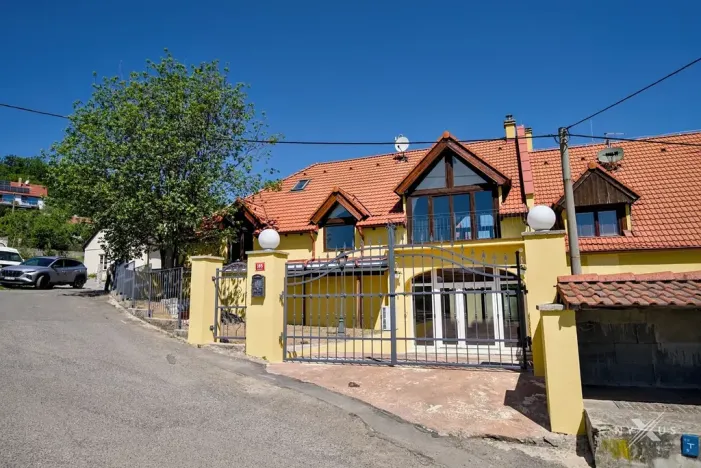 Prodej činžovního domu, Černolice, Ke dvoru, 375 m2