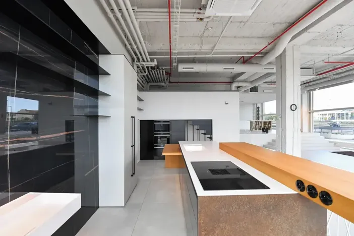 Pronájem obchodního prostoru, Praha - Holešovice, Bubenská, 242 m2