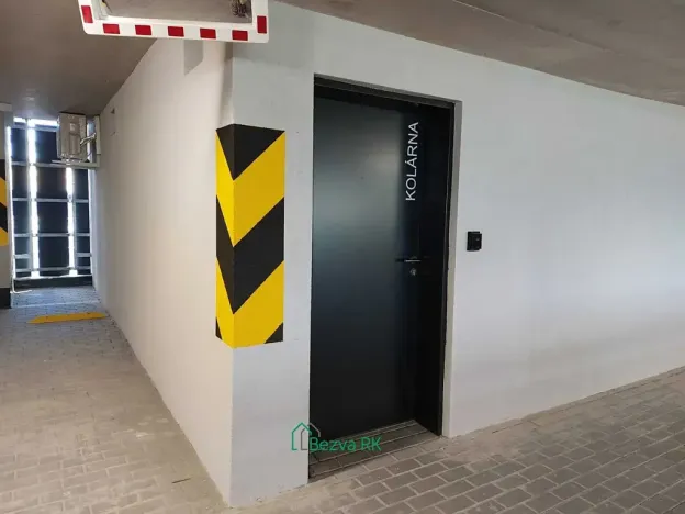 Pronájem garážového stání, Praha - Třebonice, Thomasova, 13 m2