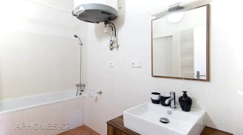 Pronájem bytu 1+kk, Praha - Nusle, U čtyř domů, 31 m2