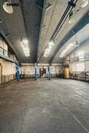 Pronájem obchodního prostoru, Praha - Horní Počernice, Komárovská, 442 m2