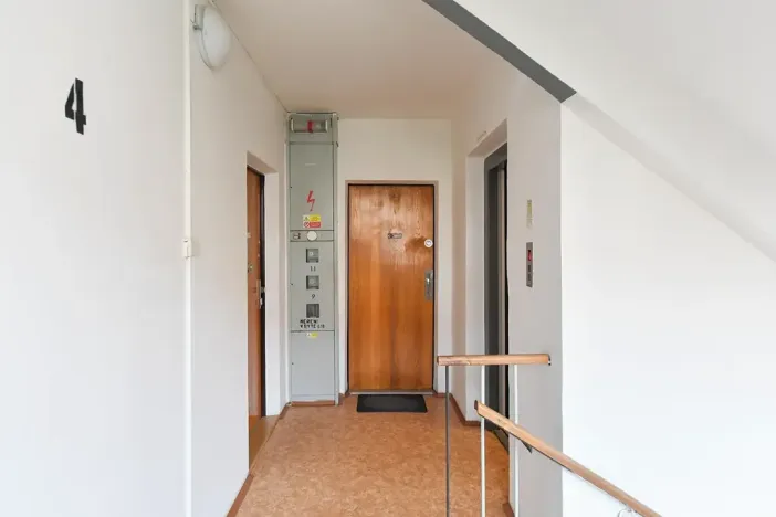 Pronájem bytu 2+kk, Praha - Kobylisy, Famfulíkova, 44 m2