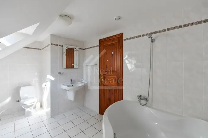 Pronájem rodinného domu, Praha - Dolní Chabry, Podhorská, 230 m2