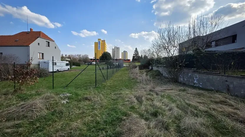 Dražba komerčního pozemku, Praha - Ďáblice, Červenomlýnská, 3900 m2